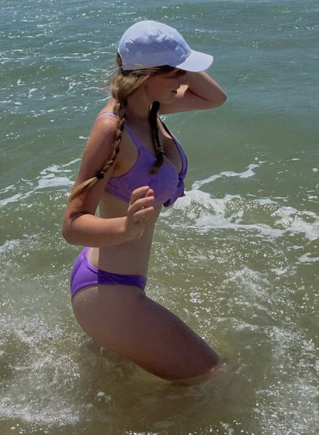 Bela S model high quality pics