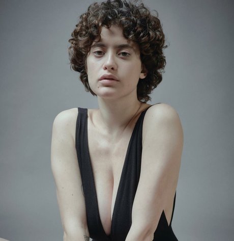 Anna Pittureri nudes model pictures