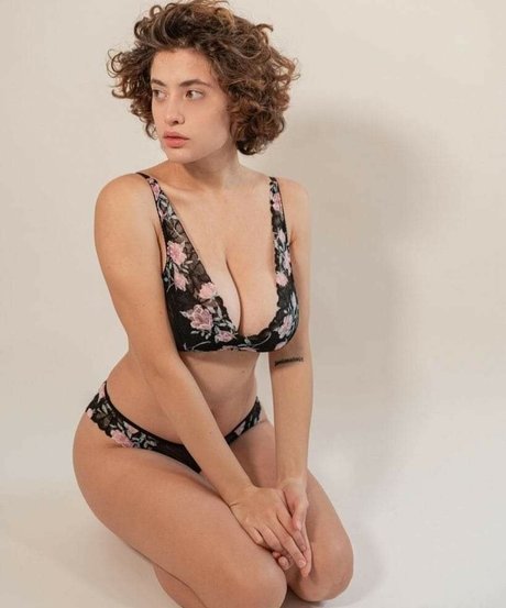 Anna Pittureri erotic star img