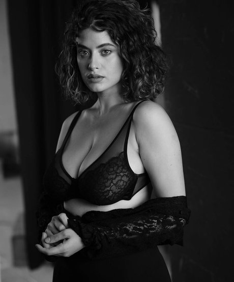 Anna Pittureri star nudes image