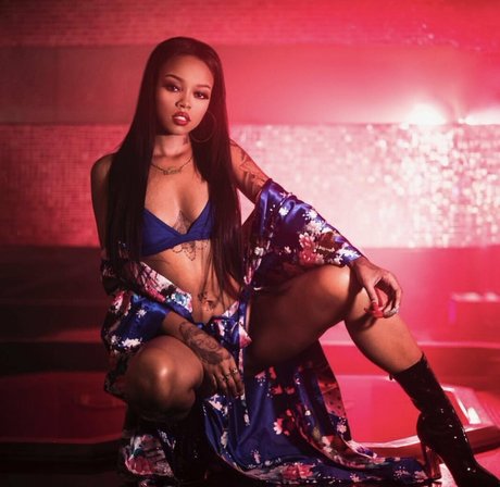 Maliibu Miitch nude pornstar images