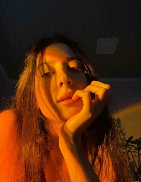 miareeed model xxx image