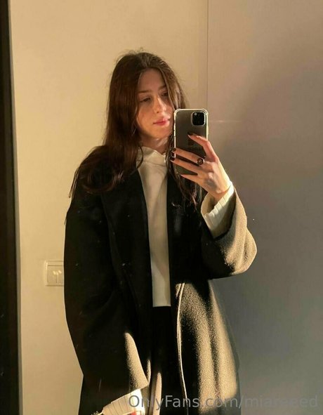 miareeed pornstar erotic picture