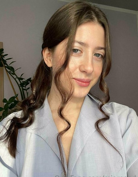 miareeed nice actress photos