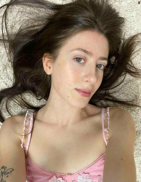 miareeed model erotic picture