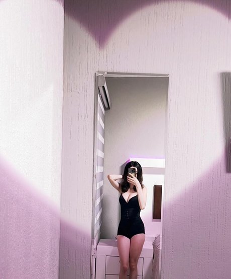 Abicita a xxx model pic