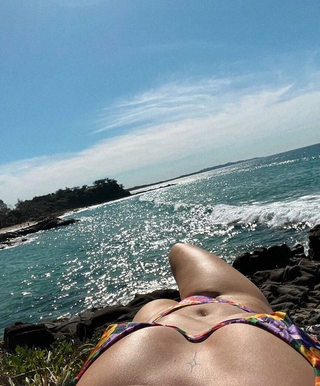 Strawbitty model porn pics