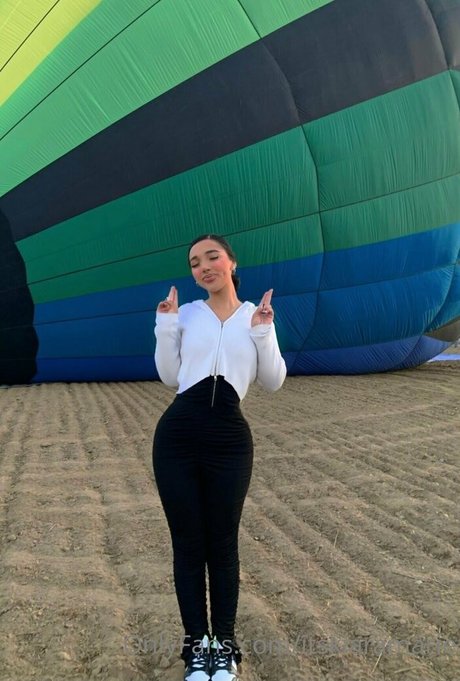 itskiaramarie hd actress gallery