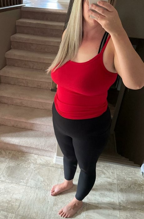 MissesP pornographic model archive