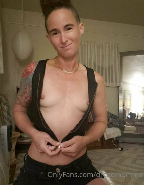 dreadmomma hot model image