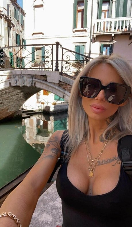 deeadivina sexy pornstar pic