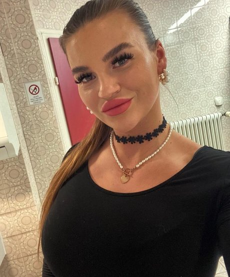 Sarah Slavo model hd gallery