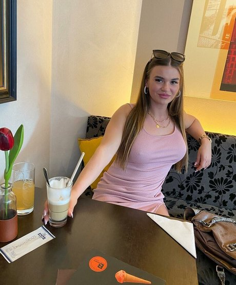 Sarah Slavo high quality star image