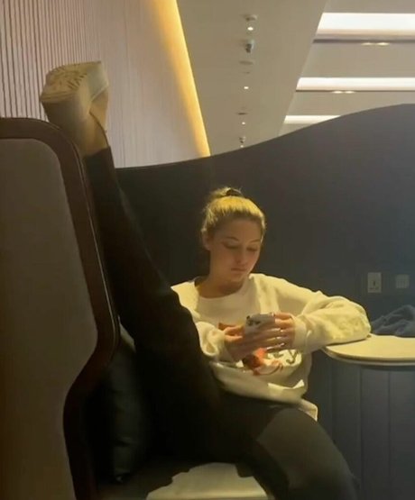 Madelyn Cline model hot image