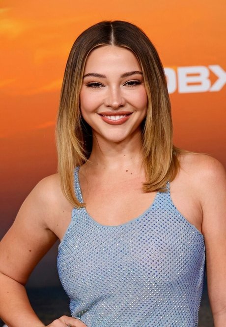 Madelyn Cline star hot archive