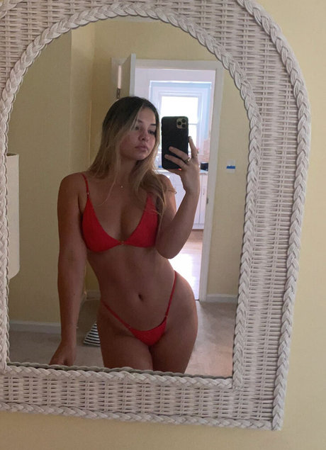 Madelyn Cline pornstar nice photo