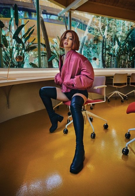 Madelyn Cline pornstar exclusive gallery