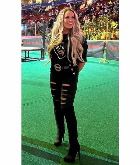 Trish Stratus porn model image