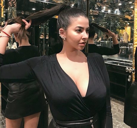 Anna Rebellato model nudes image