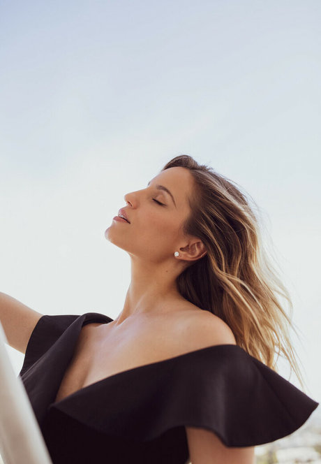 Dianna Agron beautiful model image