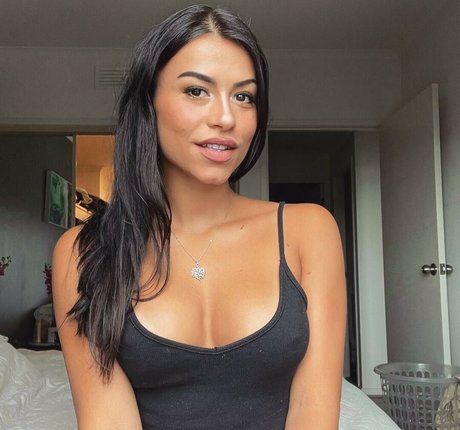 Justine Reine Marie adult model gallery