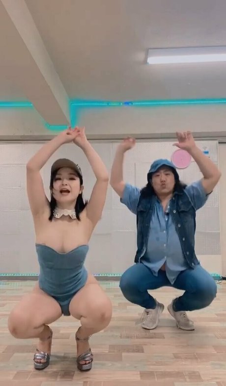 Childish Lina exclusive pornstar image