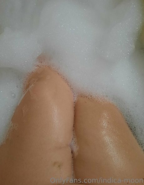 indica moon model perfect photos