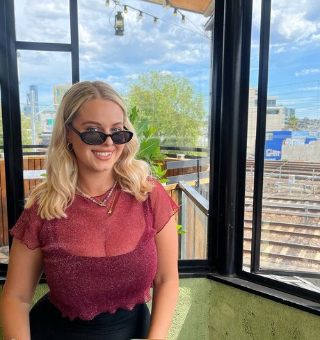 young asian onlyfans pretty gallery