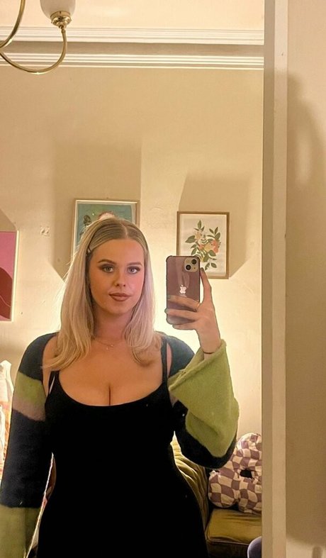 Jasmine Ramage model adult pic