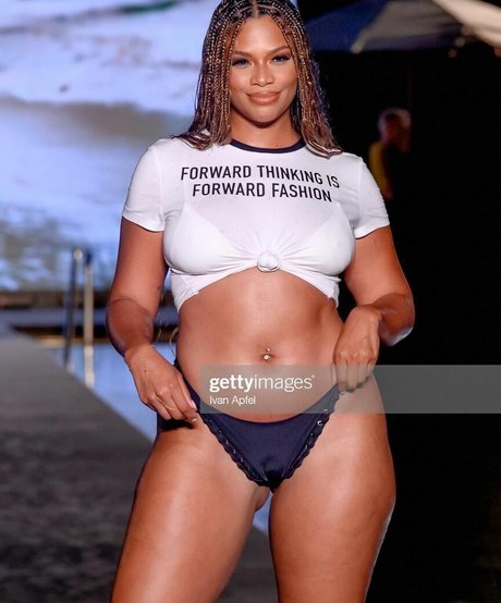 Kamie Crawford naked model pictures