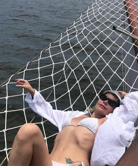 Luiza Possi star sexy photo