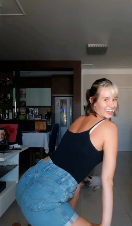 Julia K Barni naked actress pic