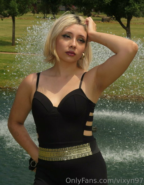 vixyn97 pornstar naked pictures