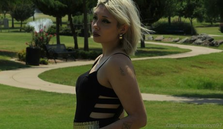 vixyn97 model sex photos