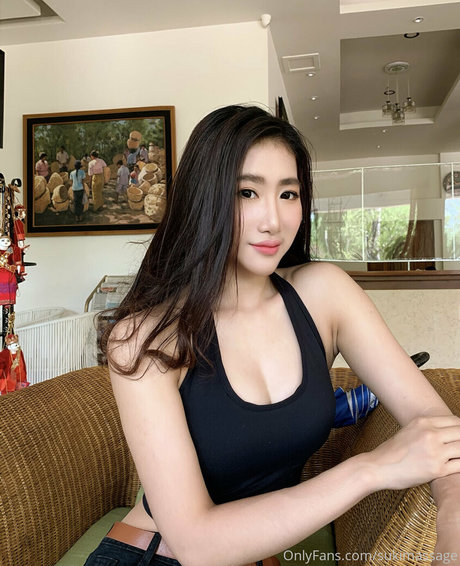 mochianaa naked star image