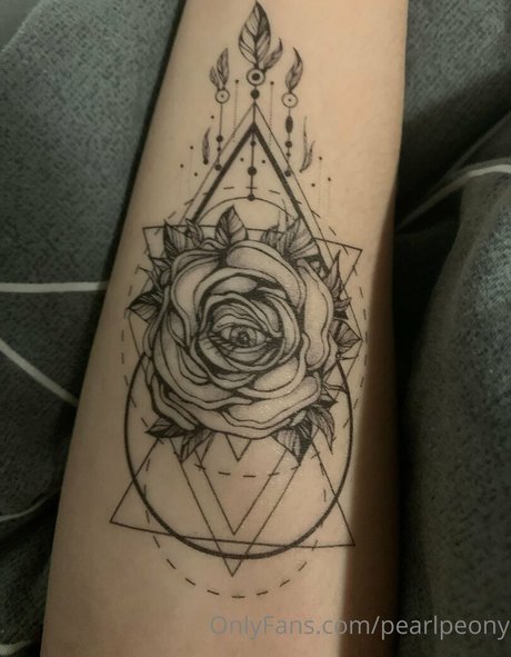 pearlpeony model exclusive picture