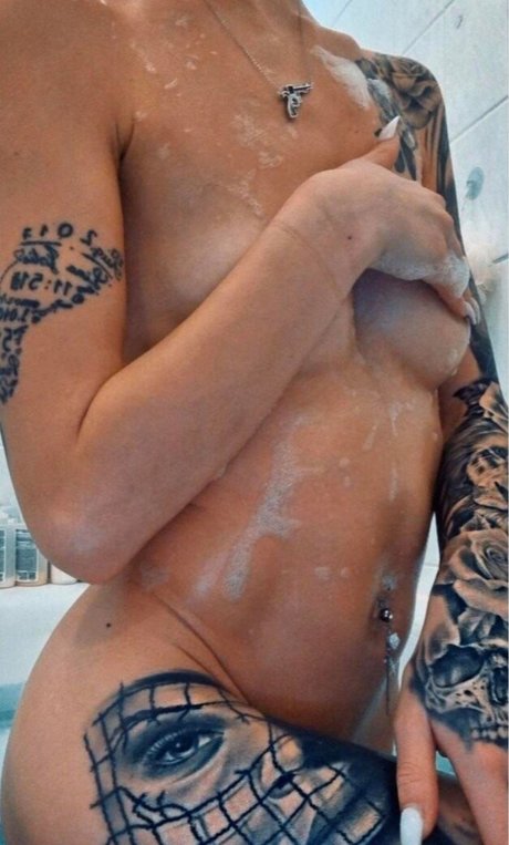 Sophie208 666 erotic model image