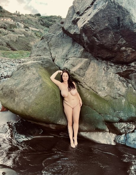 boobStruggle model pornographic photo