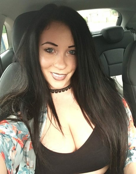 Kelly Louise Sheridan beautiful model image