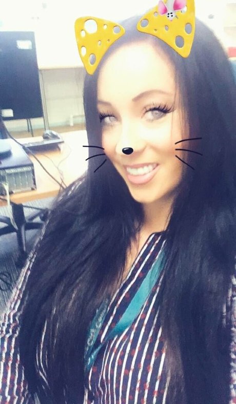 Kelly Louise Sheridan model high quality images