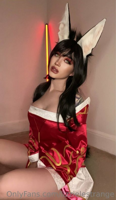 Lizzie Le Strange adult model image