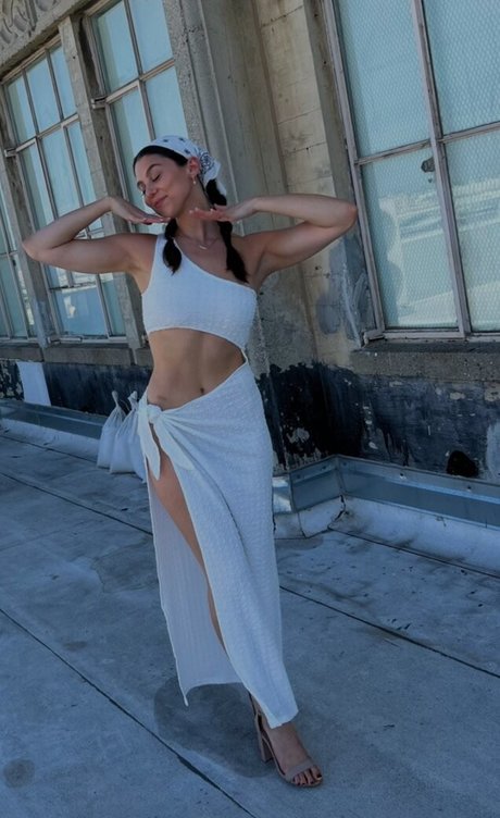 Kira Kosarin model pretty picture