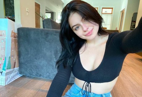 Ariel Winter art star galleries