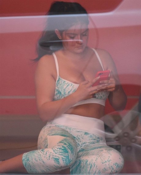 Ariel Winter pornographic model gallery