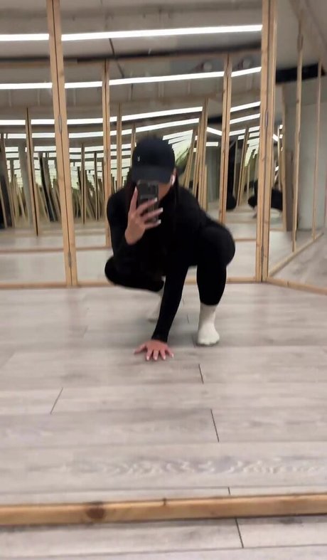 Leah Shutkever pornstar free image