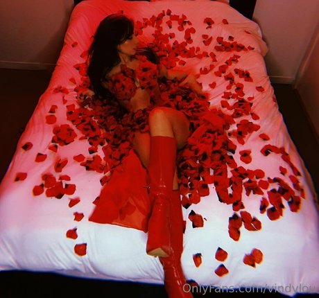 vindylou hot star photo