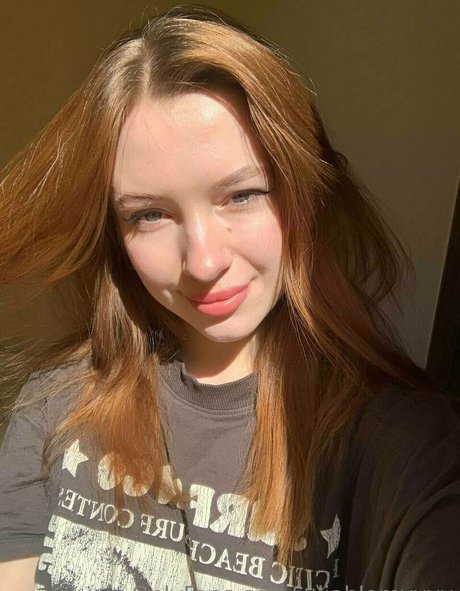 juliablomyyyy model naked photos