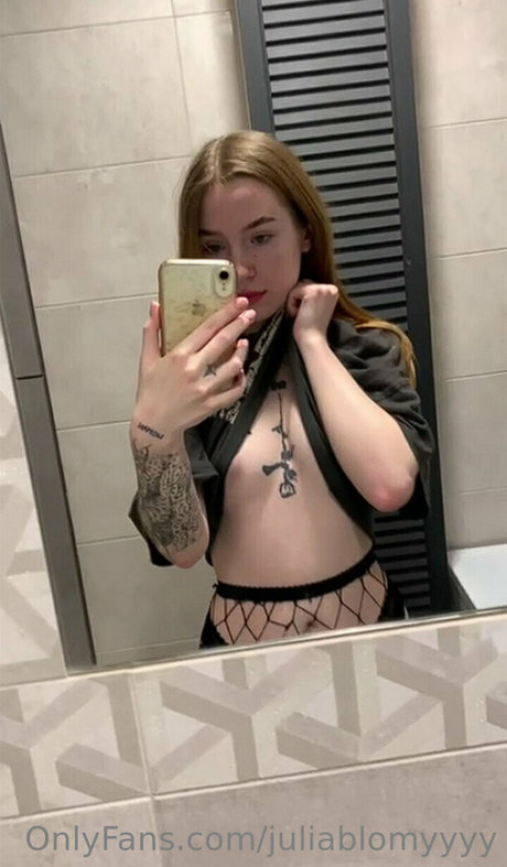 juliablomyyyy model naked pic