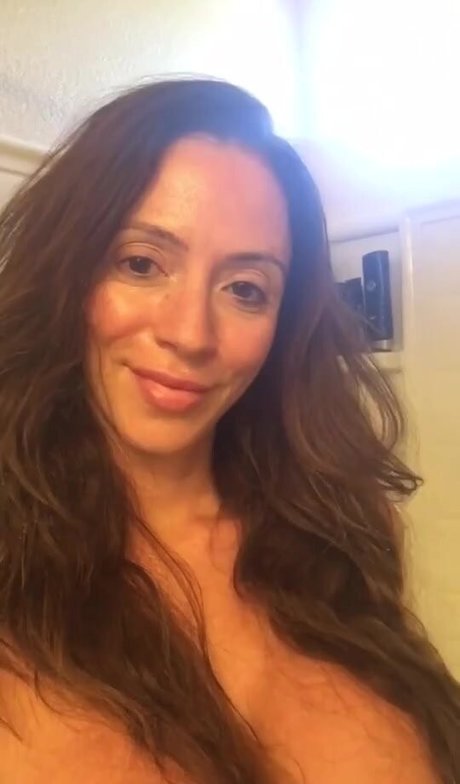 Ariella Ferrera model hot pic