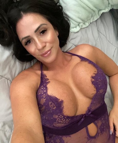 Ariella Ferrera free star picture